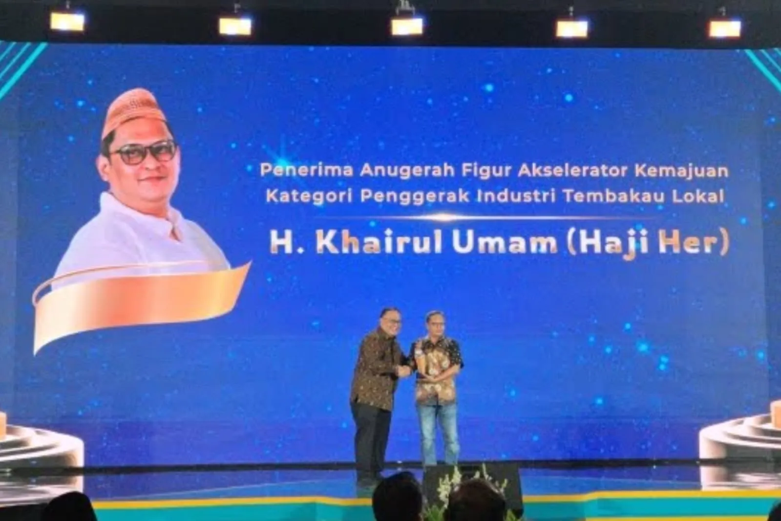 Haji Her Raih Penghargaan Figur Akselerator Kemajuan 2025, Bukti Dedikasi untuk Petani Tembakau Madura (Ilustrasi)