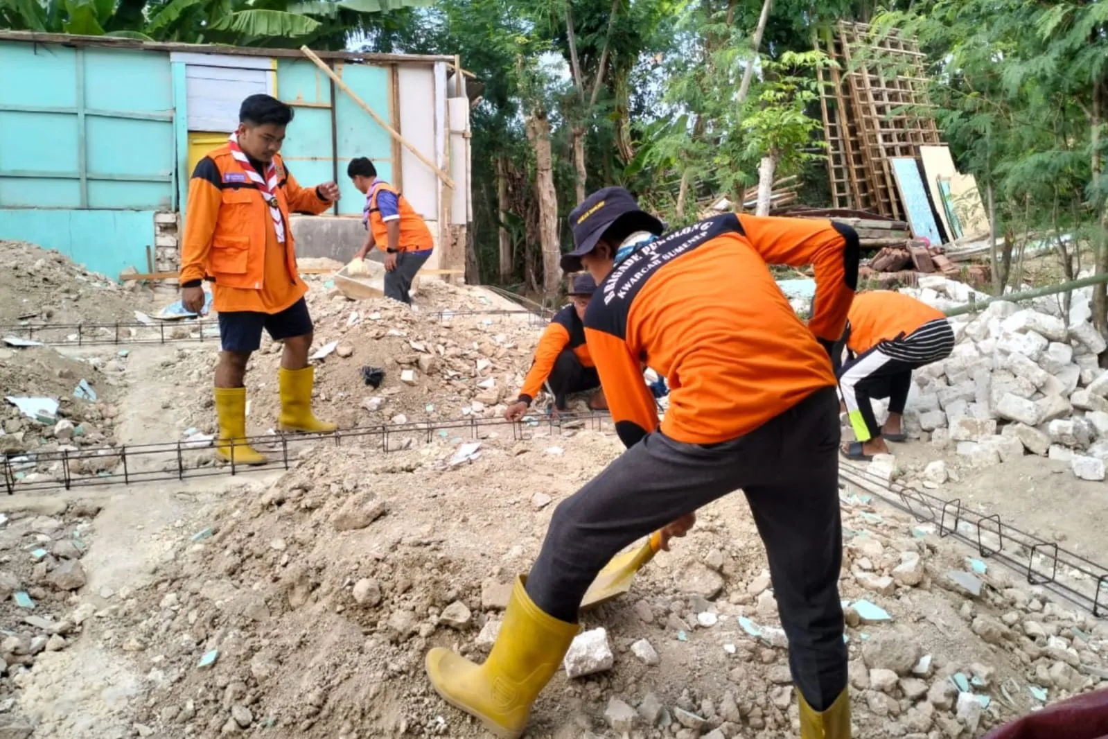Brigade Penolong 13.29 Kwarcab Sumenep Turun Lapangan, Perbaiki Rumah Korban Gempa di Gayam (Ilustrasi)