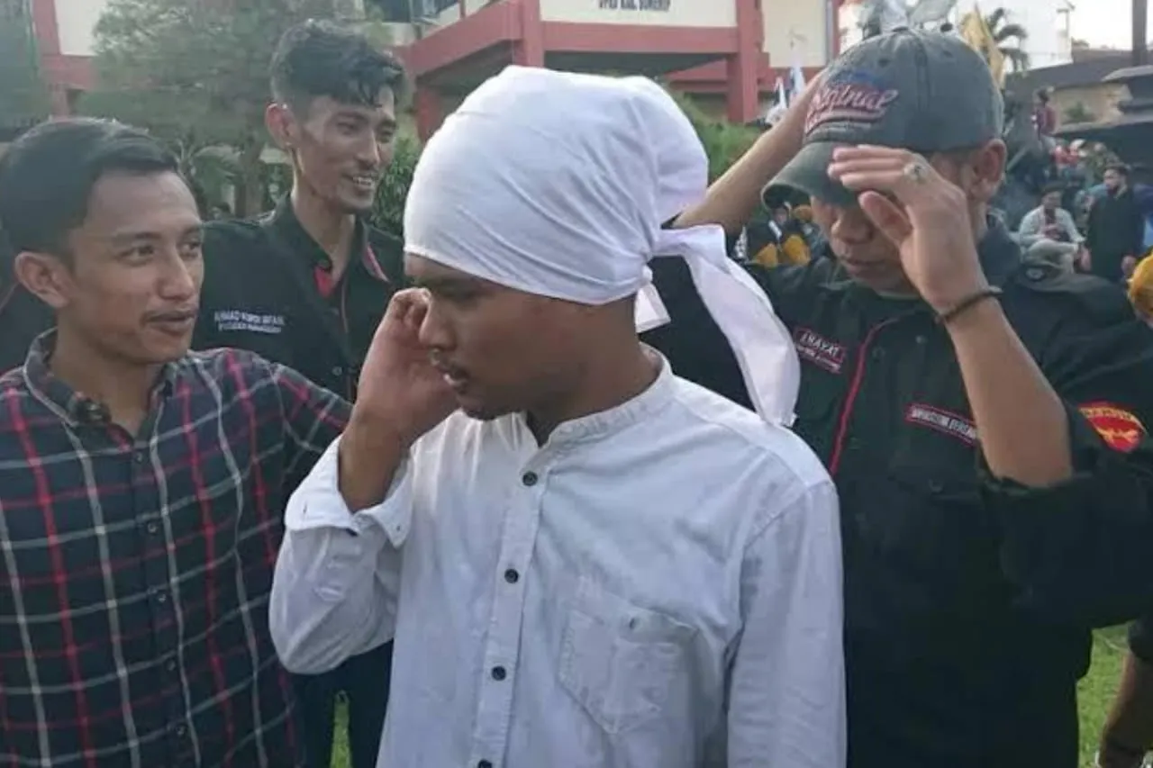 "Bismillah Melawan" Mantra Aktivis Senior yang Akan Kembali Robohkan Pagar Pemkab Sumenep (Ilustrasi)