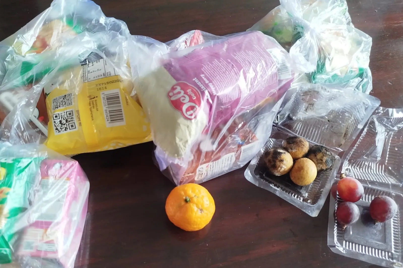 SPPG Al-Anwar Disorot, Paket MBG di Pamekasan Hidangkan Buah Busuk (Ilustrasi)