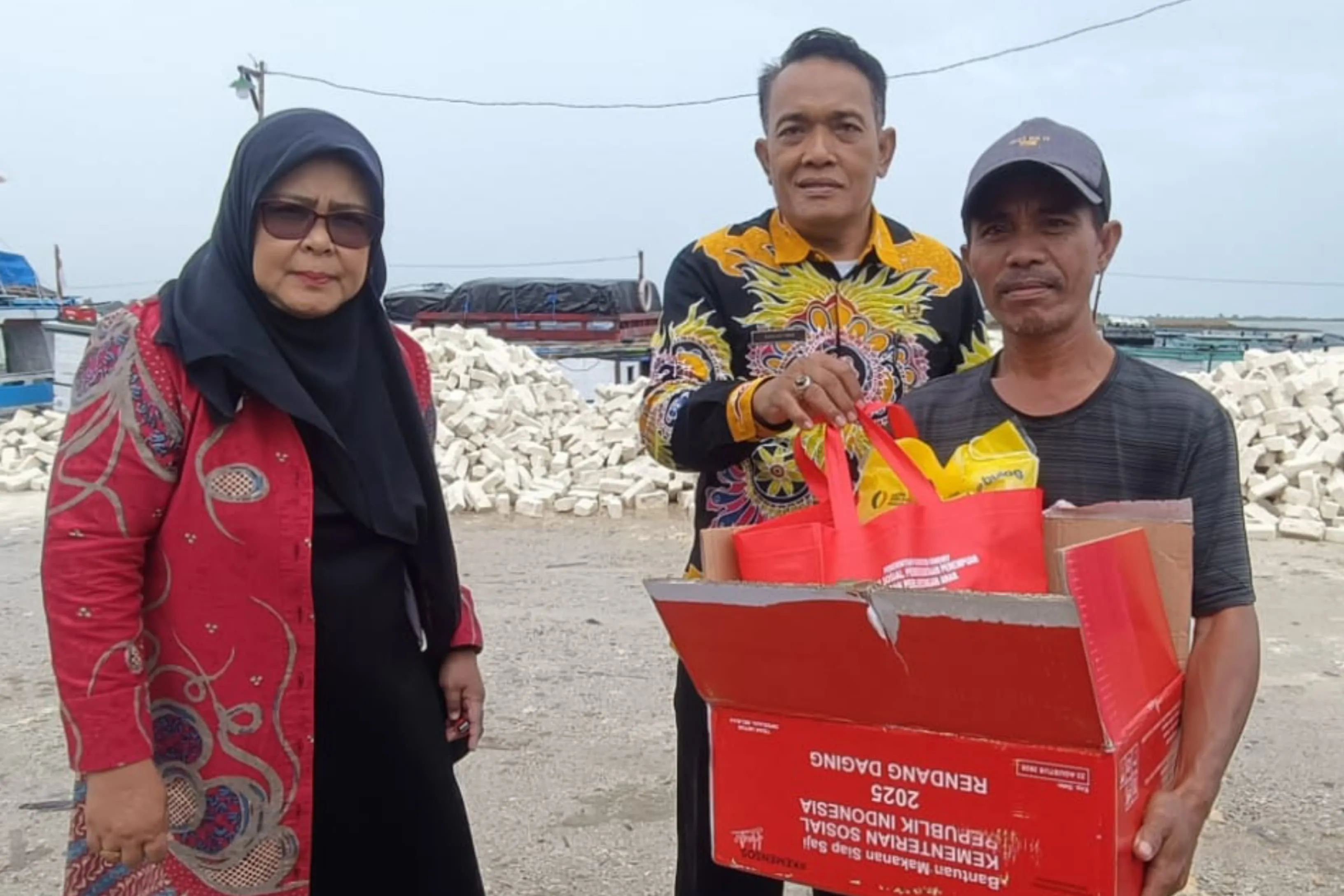 Sigap! Anggota DPRD Fraksi PDIP Usul, Bupati Perintahkan Dinsos Bantu Penumpang yang Tertahan di Pelabuhan Kalianget (Ilustrasi)