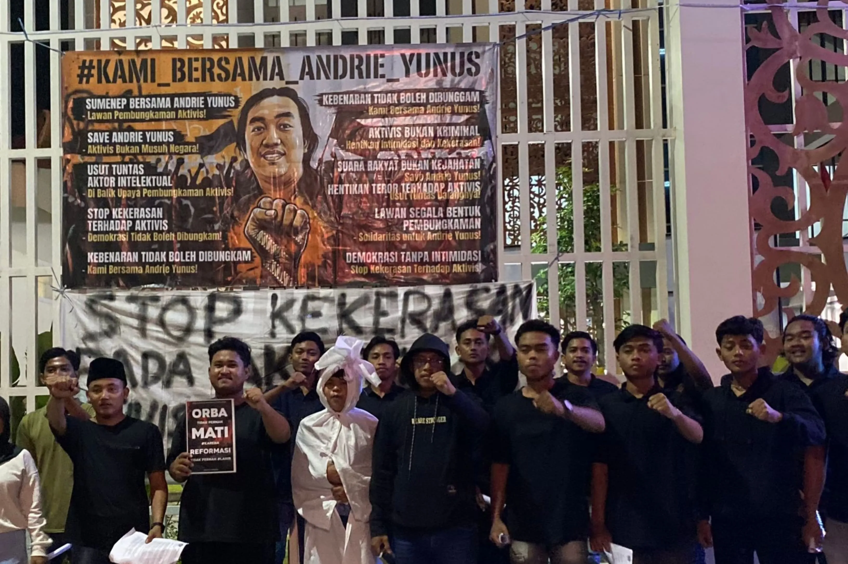 Mimbar Bebas Dear Jatim di depan Kantor DPRD Sumenep, Kecam Penyiraman Air Keras kepada Aktivis (Ilustrasi)