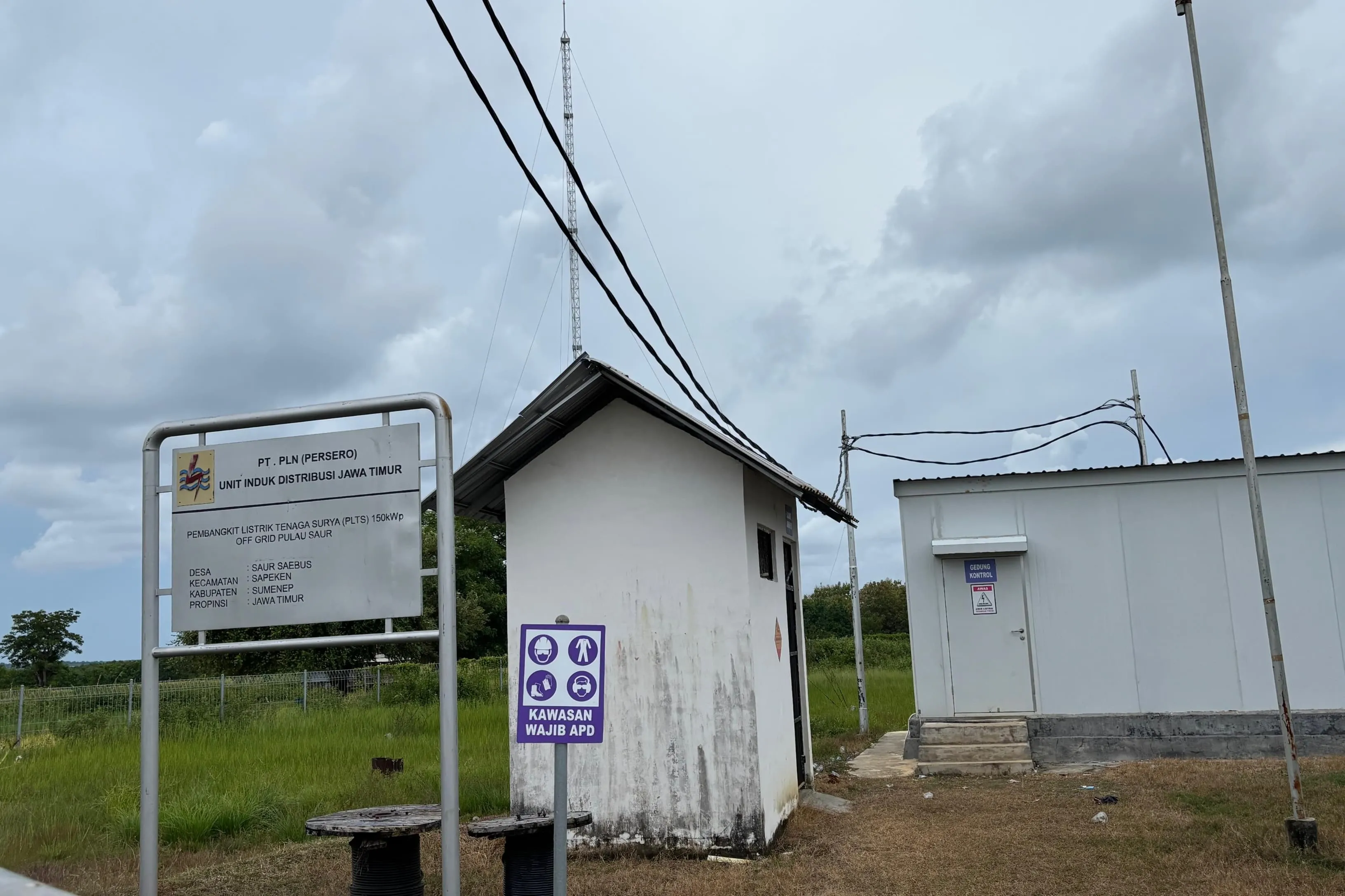 PLTS Off Grid di Pulau Saur Kian Kacau, Warga: Listrik Cuma Nyala 4 Jam (Ilustrasi)