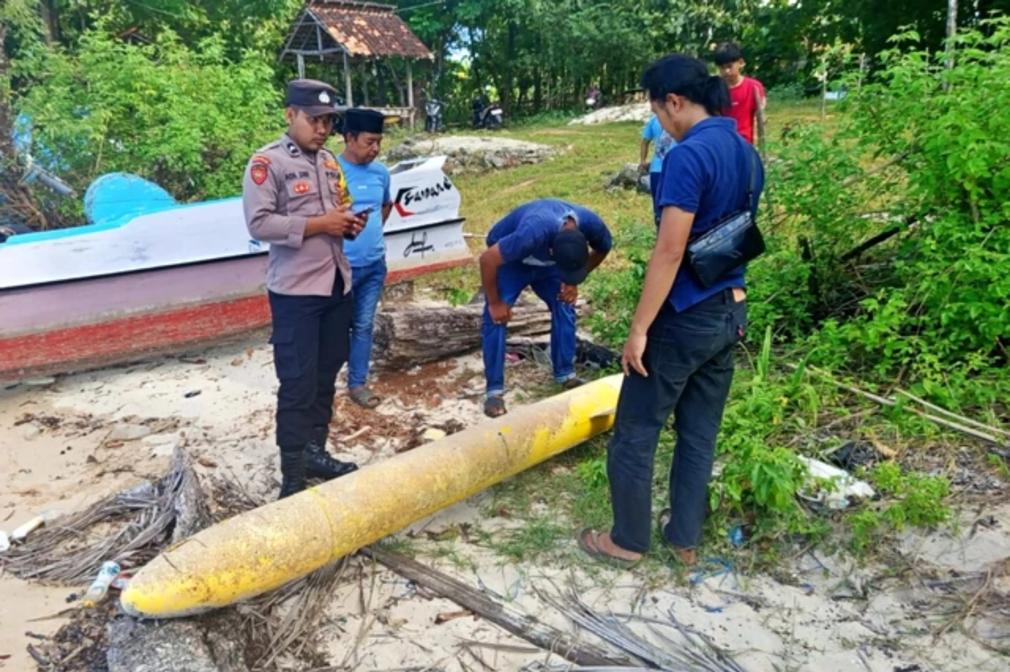 Benda Misterius Mirip Rudal Ditemukan Warga di Pantai Kangean Sumenep (Ilustrasi)