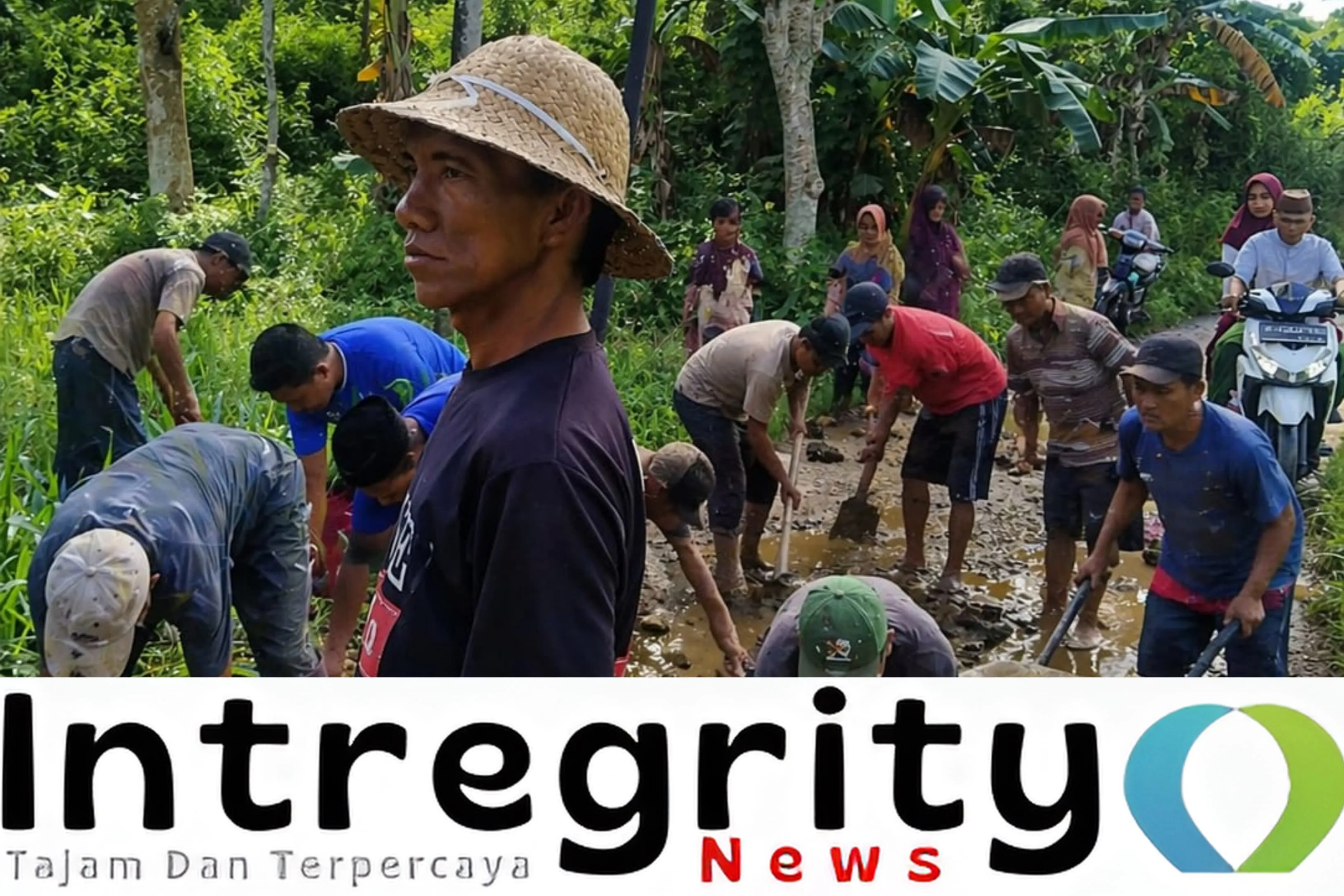 Warga Gadu Timur Gotong Royong Perbaiki Jalan Rusak Secara Swadaya (Ilustrasi)
