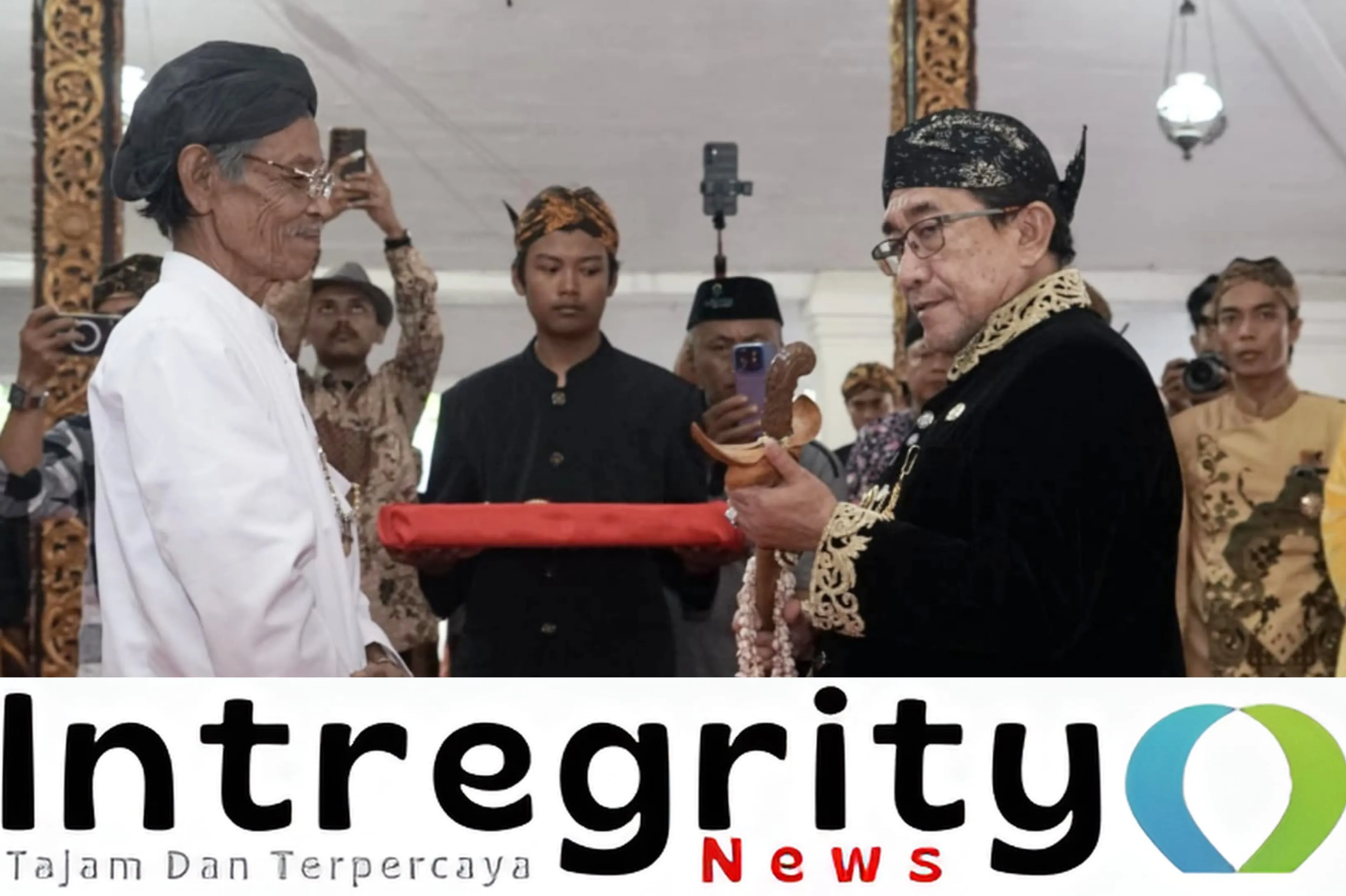 Kirab Pusaka Keraton Sumenep 2026 Berjalan Khidmat, Arak-Arakan Hasil Bumi Menambah Kemeriahan Acara (Ilustrasi)